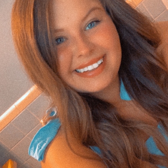 Meet your Posher, Tori - Picture 1 of 1